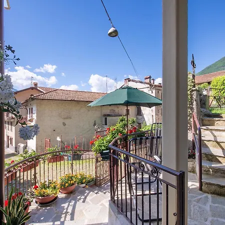 Castagno 2 Sentiero Del Viandante בלאנו