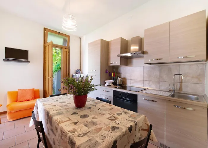 Castagno 2 Sentiero Del Viandante *