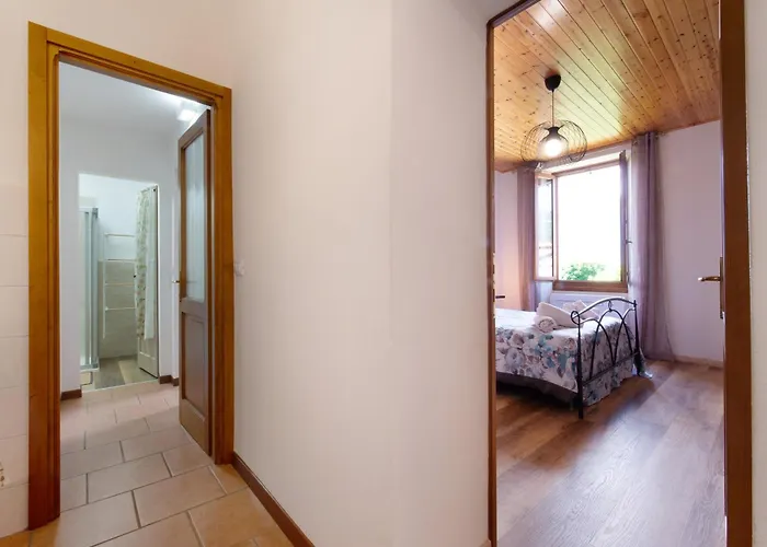 Castagno 2 Sentiero Del Viandante * בלאנו